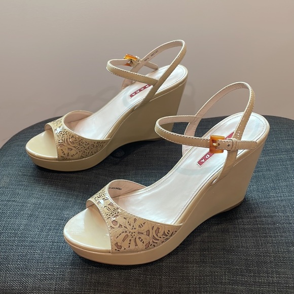 NWOT PRADA SPORT Patent Leather Sandals - Picture 3 of 12